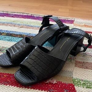 INTENTIONALLY BLANK Black Strappy Sandals for Versatile Wear